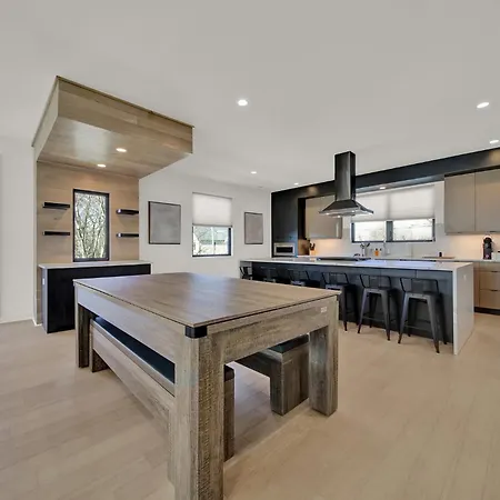 406 Katonah Amazing Location Rooftop Patio Views And A Gym